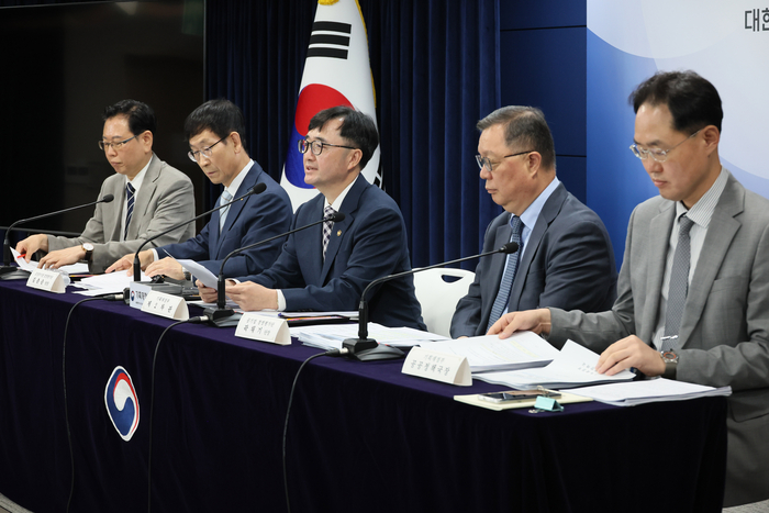 2024년도 공공기관 경영평가 결과에 대해 브리핑하고 있는 임기근 기획재정부 2차관