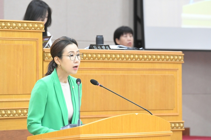 최수연 양주시의회 결산특별위원장 제378회 정례회에서 2024회계연도 세입세출 결산심사 결과 보고