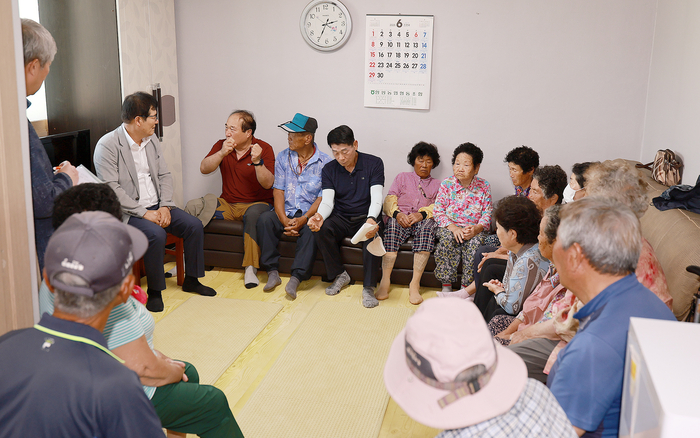 이상익 함평군수, 의료사각지대 해소 앞장…건강버스 현장 점검 나서