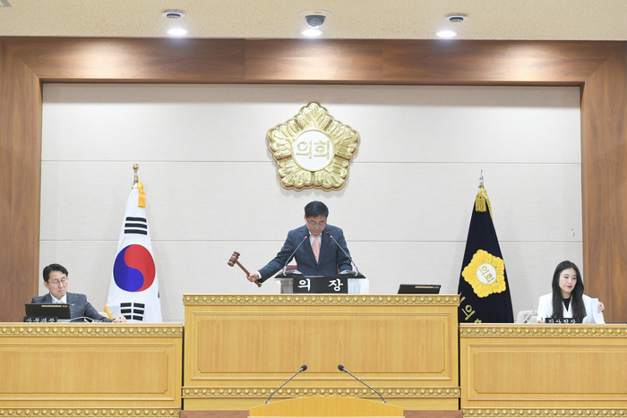윤창철 양주시의회 의장 제379회 임시회 제2차 본회의 주재