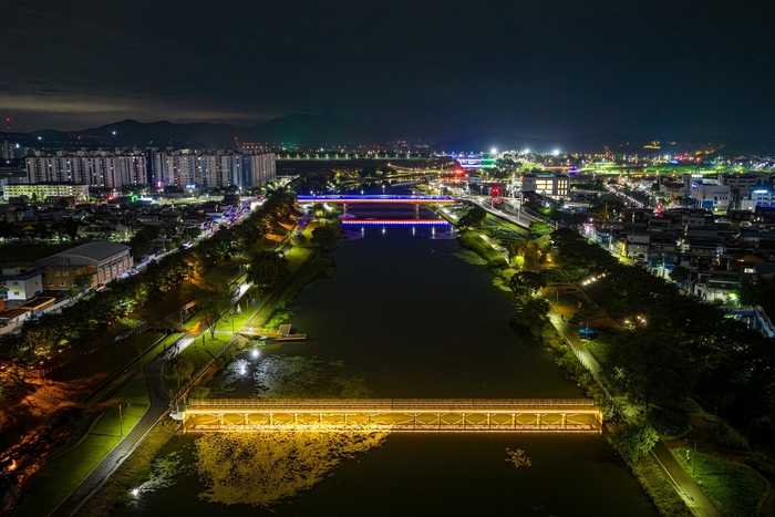 순천시, '별 혜는 동천' 주제 '2025년 동천 야광 축제' 열어