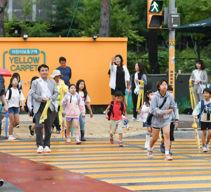 김진태 도지사. 학교길 교통안전 캠페인