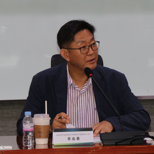 유승훈 서울과학기술대학교 미래에너지융합학과 교수(좌장)이 '새정부, 재생에너지 보급 확대를 위한 에너지정책 거버넌스 방향성 세미나' 토론에