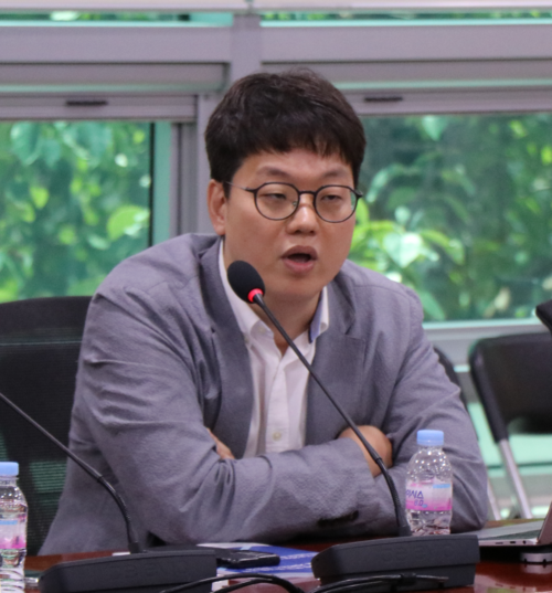 김선교  한국과학기술평가원 연구위원이 '새정부, 재생에너지 보급 확대를 위한 에너지정책 거버넌스 방향성 세미나' 토론에 참석, 발언하고 있다.