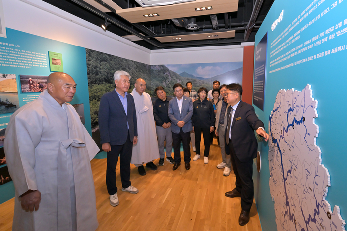기획전시 '황장목과 정선뗏꾼'의 개막식