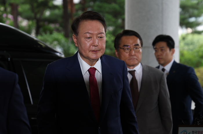 특검 2차 출석한 尹…“사과할 생각 없나” 질문에 또 침묵