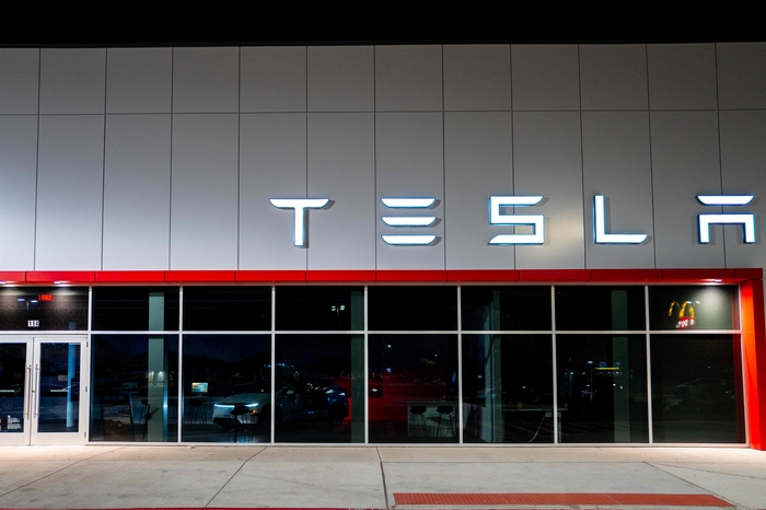 US-TESLA-REPORTS-16-PERCENT-DECLINE-IN-Q2-REVENUE-AS-STOCK-DROPS