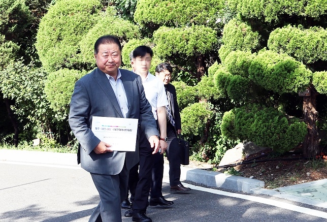 김경일 파주시장 7일 '파주~개성 디엠지(DMZ) 국제평화마라톤대회' 개최 위한 북한주민접촉신고서 통일부에 제출