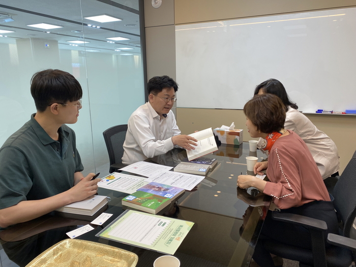 시흥 워크북 프로그램 통해 산단 노동자 독서릴레이 참여