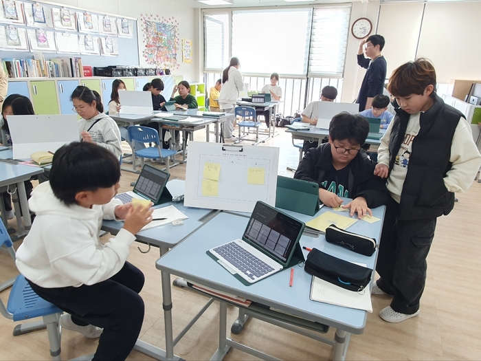 경북교육청, AI 디지털교과서(AIDT) 교육자료 전환에 발 빠른 대응