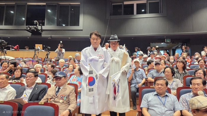 임경주 광복회 군포지회장-하은호 군포시장(왼쪽)