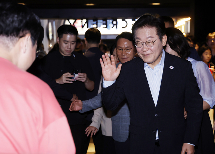 영화관람 마친 이재명 대통령 부부