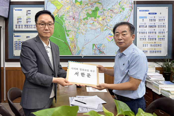 강현석 의정부시 부시장(왼쪽)-김영균 의정부시의회 의장