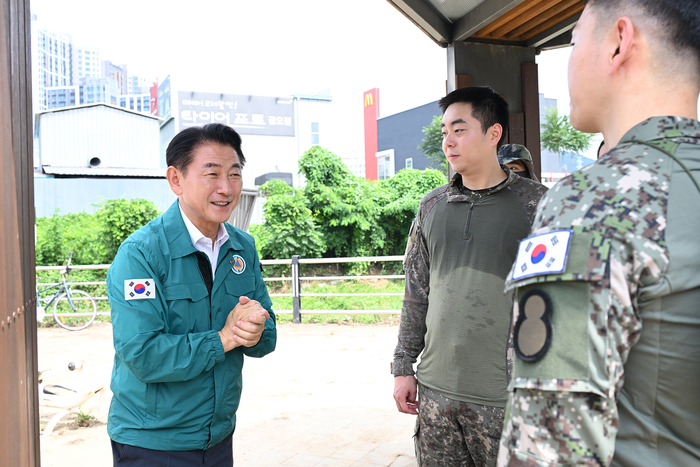김동근 의정부시장 18일 육군 제8기동사단 수해복구 현장 격려 방문