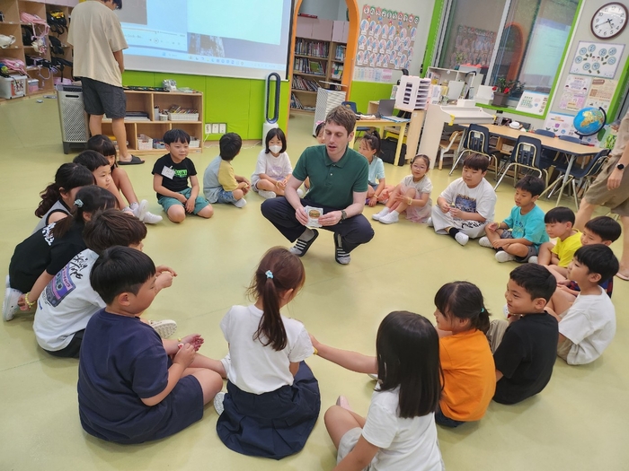 김포시 우리아이행복돌봄센터 원어민 프로그램 진행 현장
