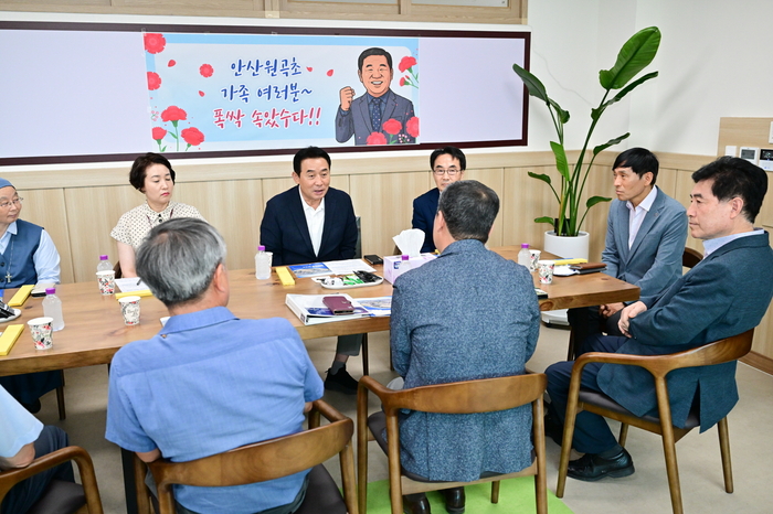 백영현 포천시장(뒷줄 왼쪽 두번째) 18일 안산원곡초등학교 벤치마킹 실시