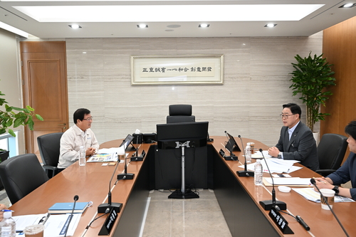 강수현 양주시장(오른쪽)-구교운 대방건설 회장 21일 옥정신도시 복합쇼핑몰 건립 논의