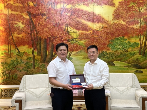 임병택 시흥시장(왼쪽)-왕길 중국 길림시장