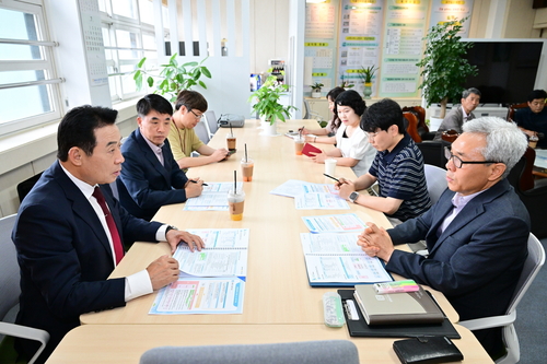 백영현 포천시장(왼쪽) 포천일고등학교 방문