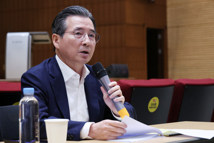 발언하는 김용범 정책실장