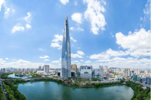 서울 잠실 롯데월드타워 전경. [사진=롯데지주]