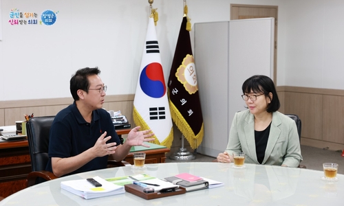 황선호 양평군의회 의장(왼쪽)-여미경 양평교육지원청 교육장
