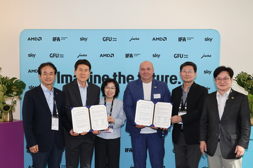 김병수 김포시장(오른쪽) 6일 2025 IFA 최고경영자 라이프 린드너(왼쪽네번째)와 만남
