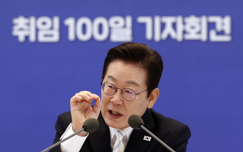 이재명 대통령이 11일 청와대 영빈관에서 열린 취임 100일 기자회견 '회복을 위한 100일, 미래를 위한 성장'에서 발언하고 있