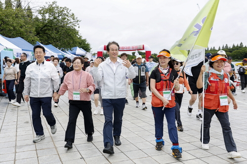 이동환 고양측례시장 13일 제3회 암환우와 함께 걷기대회 '아름다운 동행' 참여