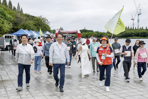 이동환 고양측례시장 13일 제3회 암환우와 함께 걷기대회 '아름다운 동행' 참여