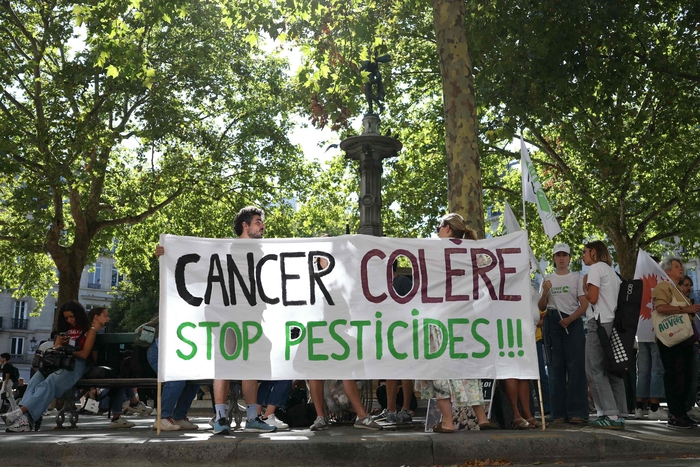 FILES-FRANCE-POLITICS-AGRICULTURE-INDUSTRY-ENVIRONMENT-POLLUTION