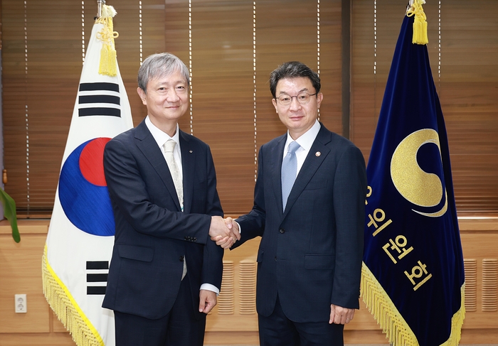 이억원 이찬진