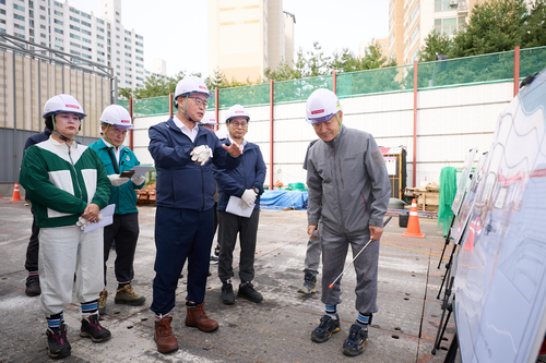 양주시 22일 도봉산~옥정 광역철도 104정거장 공사 현장에서 현장 간부회의 개최