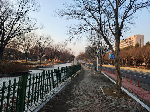 고양특례시 일산호수공원 노후 경계 펜스 철거 전