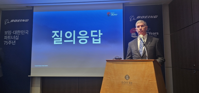 윌 셰이퍼 보잉 코리아 사장이 기자들의 질의에 답변하는 모습. 사진=박규빈 기자