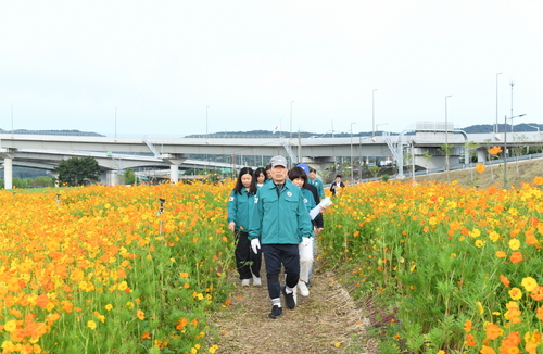 백경현 구리시장 22일 2025 구리코스모스축제 현장 사전 안전 점검 실시