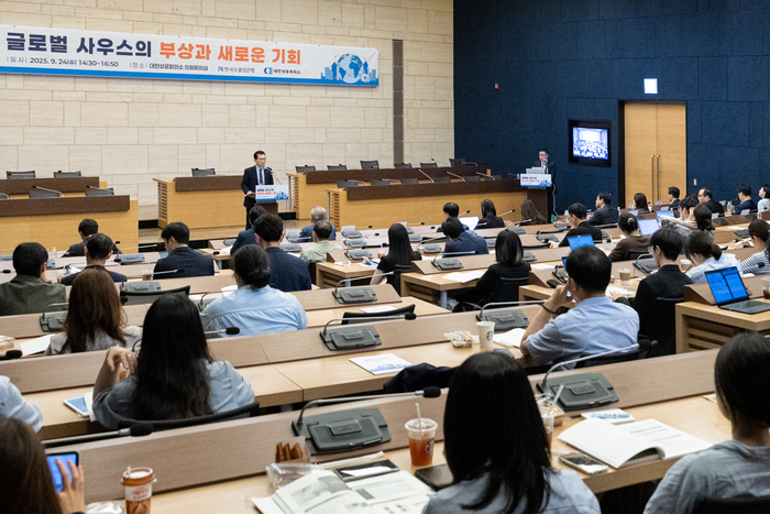 안종혁 한국수출입은행 은행장 직무대행이 24일 서울 중구 대한상의에서 열린 세미나에 참석해 인사말 중이다.