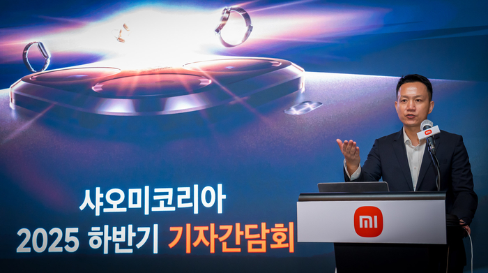 조니 우 샤오미코리아 사장이 25일 열린 하반기 기자간담회에서 발표하고 있는 모습.