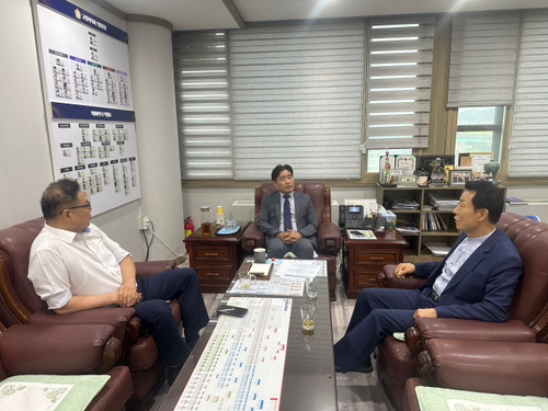김운남 고양특례시의회 의장 24일 주민주권 실천 주민소송단 윤용석 대표와 간담회 개최