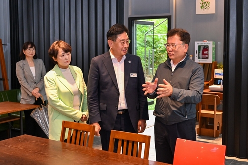 이승돈 농촌진흥청장(오른쪽)-전진선 양평군수(가운데)