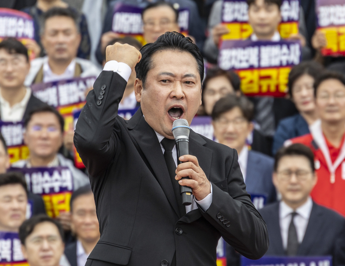 국민의힘 장동혁 대표, 강력 투쟁 선언하는 규탄 연설