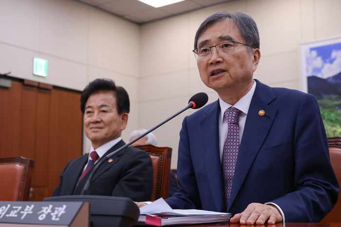 조현 외교부 장관, 의원 질의에 답변