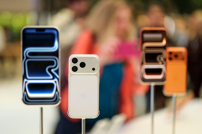 US-TECHNOLOGY-AI-APPLE-IPHONE