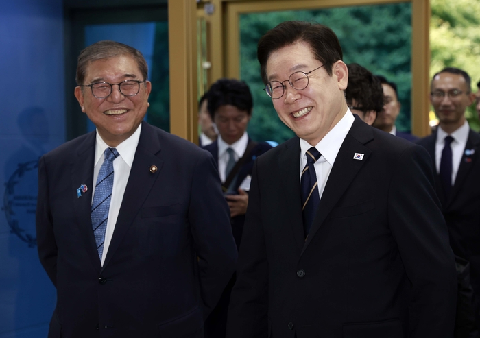 부산에서 만난 한일 정상