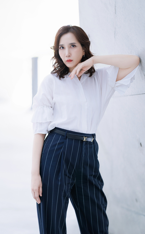 당당한 런웨이와 세련된 워킹으로 시니어 모델의 새로운 가능성 보여줘