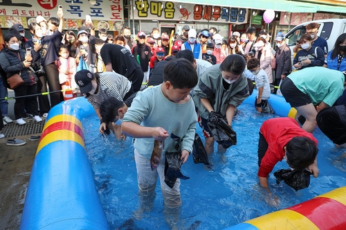 2024년 제11회 시흥월곶포구축제- 맨손 고기잡이 체험