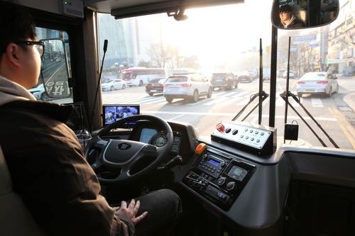 안양시 주야로 관리자 핸들에서 손을 떼고 자율주행 제어