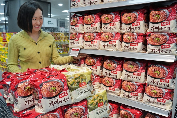 외국인 입맛 잡은 미역국라면…‘부대짜글면’도 나왔다