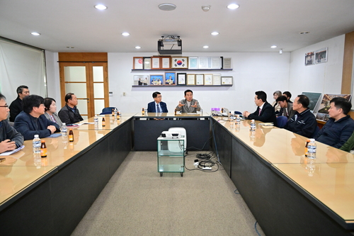 백영현 포천시장 29일 욕실가구 전문기업 '새턴바스' 방문