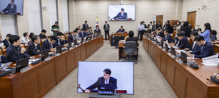 국회 정무위, 2025년도 국정감사 증인 등 출석 처리
